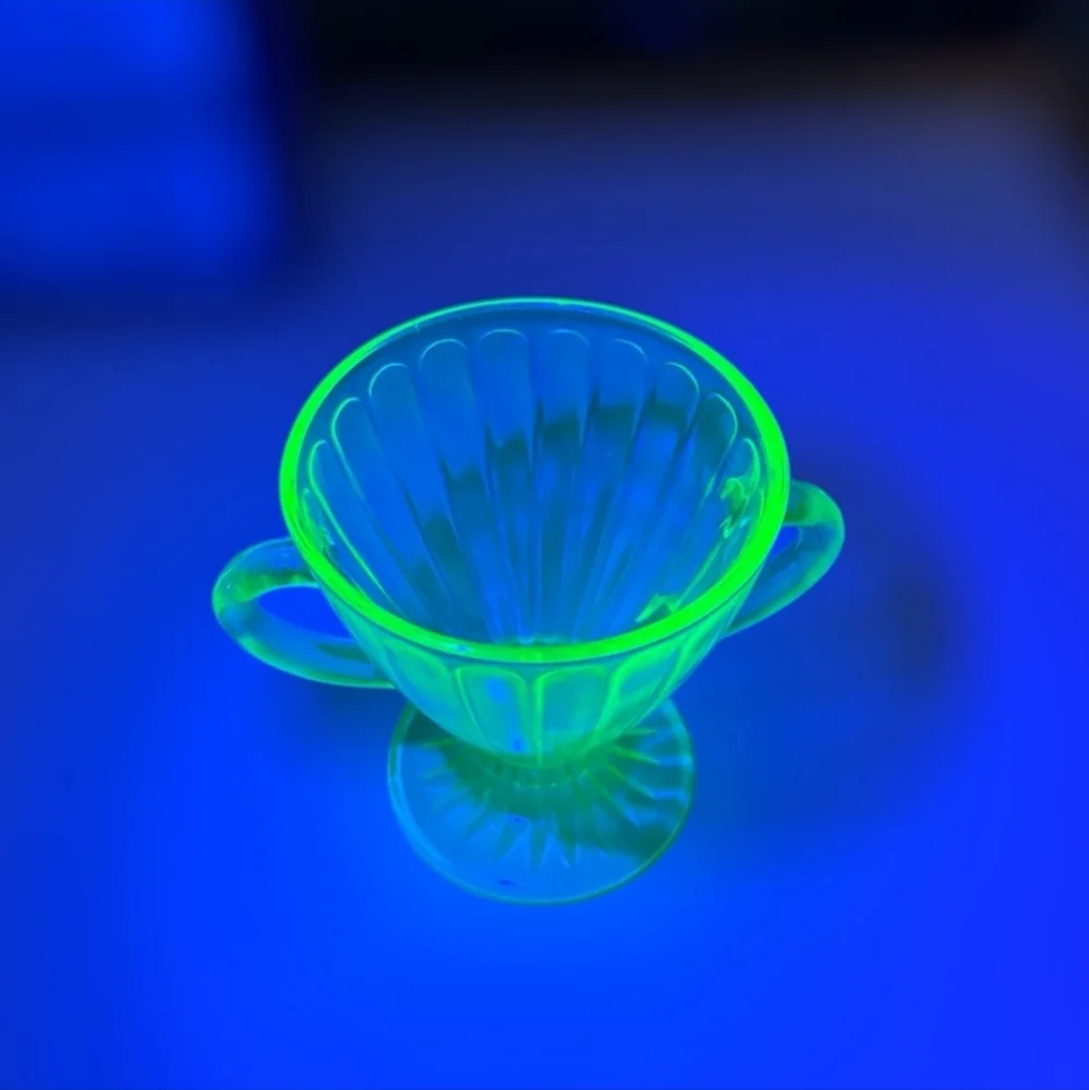 HAZEL ATLAS Green Vaseline Uranium Glass Double Handle Sugar Dish Ribbon Design